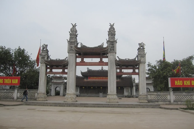  Dưới thời Hùng Vương, nước ta được chia làm 15 bộ, gồm: Văn Lang, Giao Chỉ, Chu Diên, Vũ Ninh, Phúc Lộc, Việt Thường, Ninh Hải, Dương Tuyền, Lục Hải, Vũ Định, Hoài Hoan, Cửu Chân, Bình Văn, Tân Hưng, Cửu Đức; đóng đô ở Phong Châu.