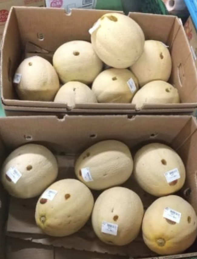 Di sieu thi tien tay choc thung 13 qua dua va cai ket