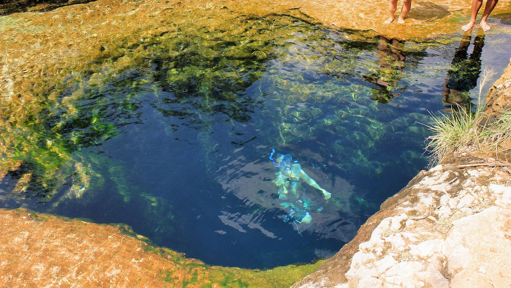  Jacob's Well (Mỹ): Giếng nước tự nhiên, trong vắt, cao hơn 9 m này từng là địa điểm thu hút người dân địa phương Texas trong những tháng hè nóng nực. Tuy nhiên, dưới làn nước trong xanh là những đường hầm và hang động hiểm trở. Tám người đã thiệt mạng sau khi lặn quá sâu ở đây vì không thể trở lại mặt nước.