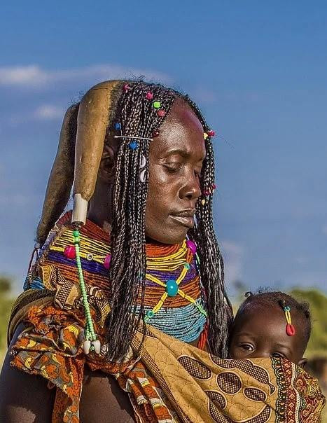 Kiểu tóc Mwila cũng đại diện cho những dấu mốc quan trọng trong cuộc sống của người phụ nữ của bộ lạc.