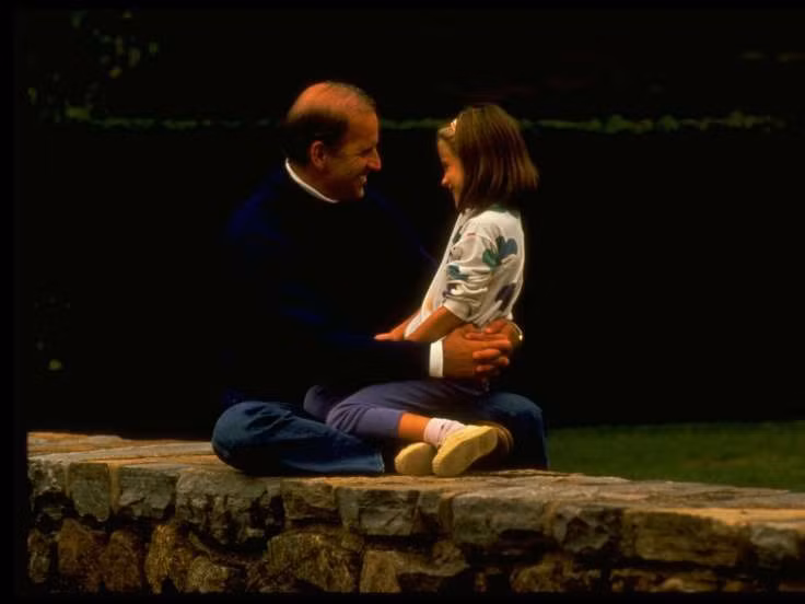 Ngày 17/6/1977, hai người tổ chức hôn lễ tại nhà nguyện của Liên Hợp Quốc, chiêu đãi tiệc ở Sign of the Dove (New York). Họ đưa hai con trai Beau và Hunter đi nghỉ tuần trăng mật. Năm 1981, ông Joe Biden và vợ chào đón con gái Ashley. “Gia đình của chúng tôi đã hoàn chỉnh”, bà Jill nói trong một video được chiếu tại Đại hội Toàn quốc đảng Dân chủ năm 2020.