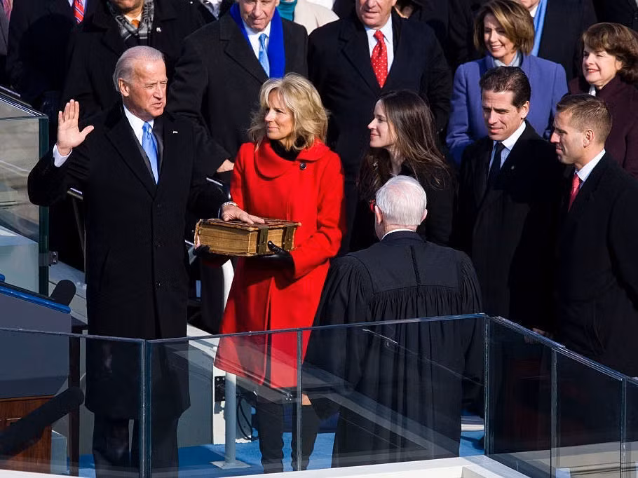 Tháng 1/2009, bà Jill Biden cầm cuốn Kinh thánh - được gia đình ông Biden lưu giữ từ những năm 1890 - khi chồng tuyên thệ nhậm chức phó tổng thống Mỹ. Ông Joe Biden cũng ủng hộ sự nghiệp của vợ. Bà là đệ nhị phu nhân đầu tiên vẫn giữ sự nghiệp riêng sau khi chồng nhậm chức. Cụ thể, bà là giáo sư tiếng Anh tại Cao đẳng Cộng đồng Bắc Virginia trong 8 năm, dạy 15 tín chỉ trong một học kỳ. “Tôi biết mình có thể đảm đương cả hai công việc”, bà Jill Biden nói. Theo Los Angeles Times, bà khuyến khích sinh viên gọi mình là “Tiến sĩ B.”.