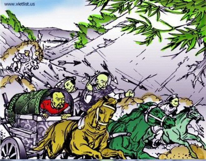  Theo sự bố trí từ trước, tướng quân Phạm Ngũ Lão, Nguyễn Thế Nghĩa dẫn quân mai phục ở ải Nội Bàng (Lạng Sơn) chờ quân bộ của Thoát Hoan. Quả nhiên, sau khi bị đánh tan ở sông Bạch Đằng, Thoát Hoan tiếp tục bị đánh trên đường bộ. Bị truy kích ráo riết, hoàng tử nhà Nguyên buộc phải chui vào ống đồng cho quân lính khiêng chạy về phương Bắc. 