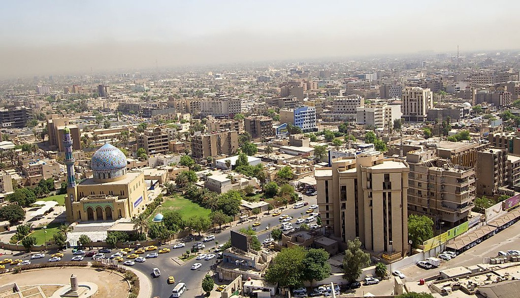 Một thành phố sa mạc nổi tiếng khác là Baghdad, thủ đô của Iraq. Thành phố lâu đời này nằm dọc con sông Tigris, được thành lập vào thế kỷ 8. Nơi đây đóng vai trò là trung tâm văn hóa, thương mại và trí tuệ quan trọng trong thế giới người Hồi giáo. Trong đó, House of Wisdom là một trong những công trình nổi tiếng.