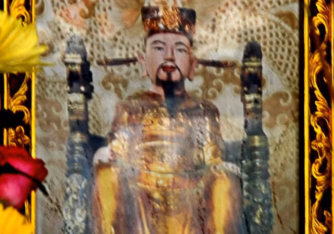 Theo Đại Việt sử ký toàn thư, năm 1299, Đoàn Nhữ Hài đang đọc sách ở chùa Tư Phúc thì tình cờ gặp vua Trần Anh Tông. Lúc này, vua đang rất sợ vì biết thượng hoàng nổi cơn thịnh nộ vì tội say rượu nên đã bảo Đoàn Nhữ Hài xin cho.