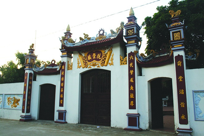  Nguyễn Đăng Đạo quê ở làng Hoài Bão, huyện Tiên Du, tỉnh Bắc Ninh. Ông đỗ trạng khi 33 tuổi. Vì ngôi làng nơi ông sinh ra có tên Nôm là Bịu nên ông thường được gọi là trạng Bịu. 