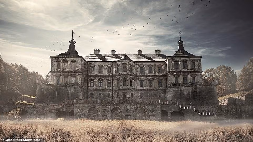 br/> 8. Cung điện Pidhirtsi, Lviv, Ukraine: Cung điện Pidhirtsi được xây dựng năm 1630 dành cho vị chỉ huy quân sự nổi tiếng Balan Stanislaw Koniecpolski (1591-1646). Dù bị phá hủy trong Thế chiến thứ nhất, cung điện được khôi phục để làm bệnh viện điều dưỡng. Tuy nhiên sau trận hỏa hoạn năm 1950, Pidhirtsi đã không thể hồi phục thêm một lần nữa.