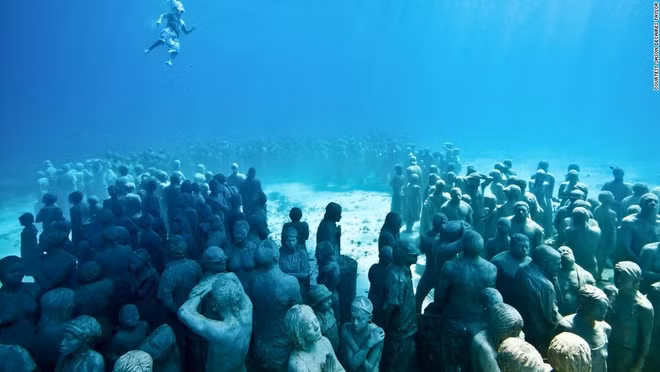 Ông đang ấp ủ dự án tiếp theo tại vùng biển ngoài khơi quần đảo Canary, Đại Tây Dương. Một vườn thực vật dưới nước sẽ dần hình thành tại đây.