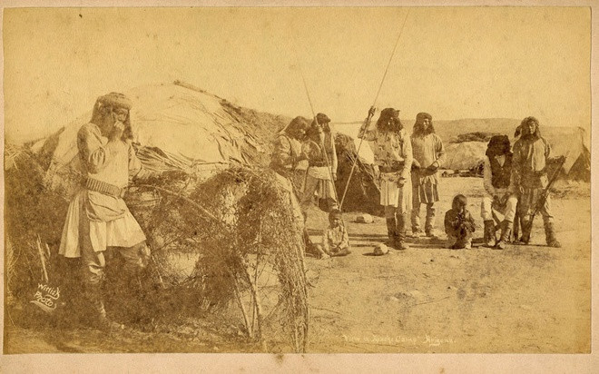 Chiến tranh da đỏ bắt đầu từ đó, kéo dài từ thế kỷ 17 đến cuối thế kỷ 19. Đây là một loạt cuộc tranh chấp vũ trang giữa quân đội thuộc địa (Liên bang Mỹ) và các bộ lạc dân bản địa Bắc Mỹ. Trong sách tựa đề American Holocaust, nhà sử học người Mỹ David Stannard cho rằng cuộc càn quét sát hại người bản địa tại châu Mỹ qua nhiều chiến dịch của người châu Âu và các thế hệ sau (Anglo Americans - người da trắng Mỹ) là một hành động diệt chủng khổng lồ nhất trong lịch sử nhân loại.