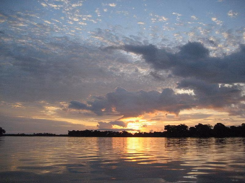 Theo World Geography, sông Congo đổ 43.300 m3 nước ra Đại Tây Dương mỗi giây. Đây là con sông có lưu lượng nước lớn thứ hai trên thế giới, chỉ sau sông Amazon ở Nam Mỹ.