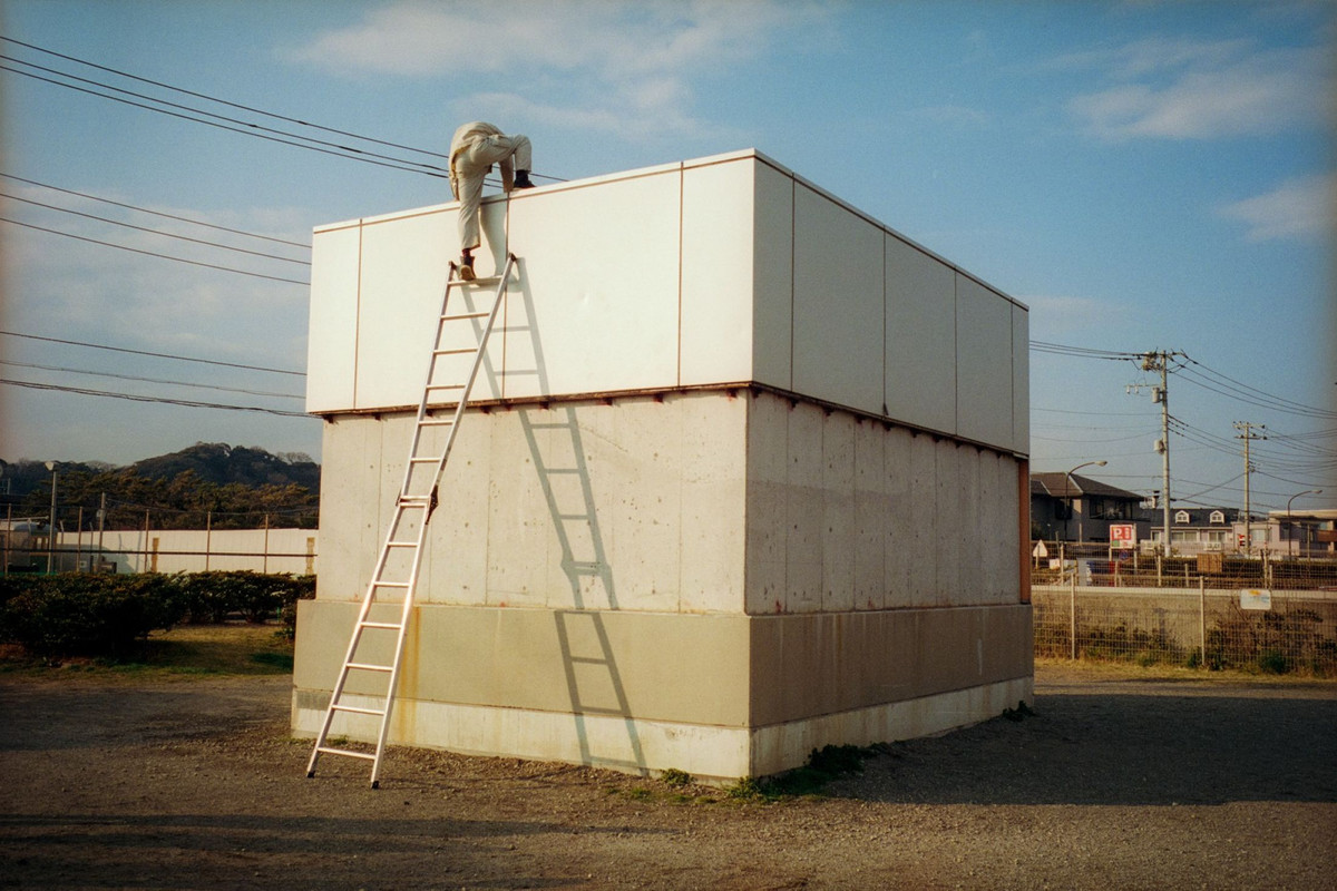 Ông từng nói: “Nhiếp ảnh đường phố luôn thể hiện sự thật. Sự thật mà tôi nói đến không nhất thiết là cái nhìn thấy, mà còn là điều tồn tại trong xã hội, và trong cuộc sống của mọi người”. Ảnh: Shin Noguchi.