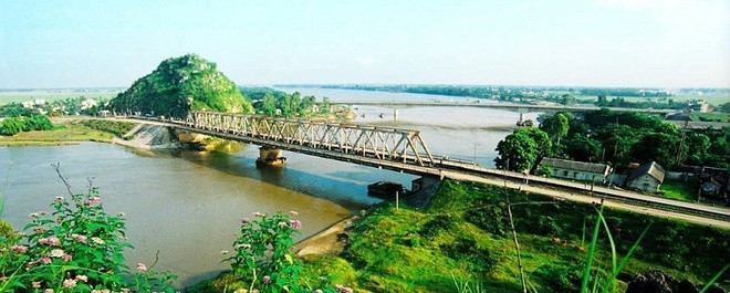  Nhà Nguyễn có quê gốc ở làng Gia Miêu (Thanh Hóa) nên còn được gọi là Nguyễn Gia Miêu, đến đời chúa Tiên (Nguyễn Hoàng) mới di cư vào Nam.