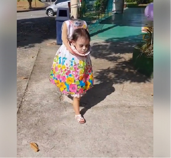 Loat ban tre xuat hien voi guong mat bam tim nhu bi bao hanh-Hinh-6