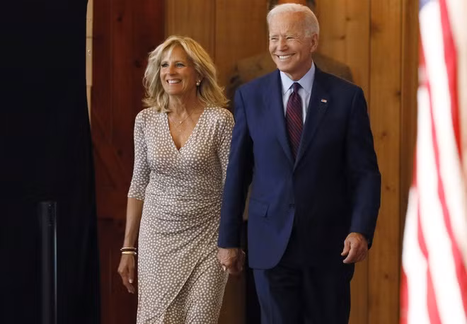 5 năm sau tai nạn thảm khốc, ông Biden đi bước nữa với bà Jill Jacobs. Năm 1981, hai vợ chồng chào đón cô con gái Ashley, cũng là đứa con duy nhất của họ. "Tôi đã yêu người đàn ông và hai cậu con trai nhỏ đang ở trong đống đổ nát của sự mất mát không thể tưởng tượng nổi. Cùng với nhau, chúng tôi tìm ra cách để hoàn thiện một gia đình", bà Jill từng chia sẻ.