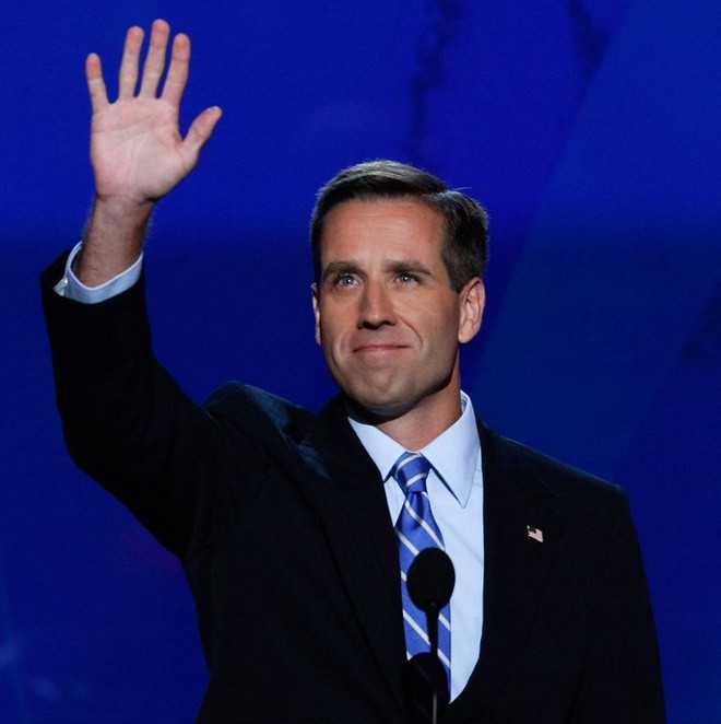 Theo Women's Health, Beau kết hôn với vợ, Hallie Olivere, vào năm 2002 và có hai con: con gái Natalie Biden và con trai Robert Hunter Biden II. Anh từng tuyên bố có ý định tranh cử thống đốc Delaware trong cuộc bầu cử năm 2016. Tuy nhiên, trước đó một năm, Beau qua đời ở tuổi 46 sau khi chống chọi với căn bệnh ung thư não. Cũng chính cái chết của con trai cả là một trong những lý do khiến ông Biden không tranh cử tổng thống vào năm 2016.