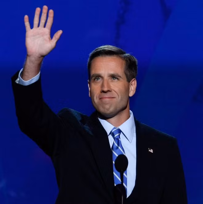 Theo Women's Health, Beau kết hôn với vợ, Hallie Olivere, vào năm 2002 và có hai con: con gái Natalie Biden và con trai Robert Hunter Biden II. Anh từng tuyên bố có ý định tranh cử thống đốc Delaware trong cuộc bầu cử năm 2016. Tuy nhiên, trước đó một năm, Beau qua đời ở tuổi 46 sau khi chống chọi với căn bệnh ung thư não. Cũng chính cái chết của con trai cả là một trong những lý do khiến ông Biden không tranh cử tổng thống vào năm 2016.