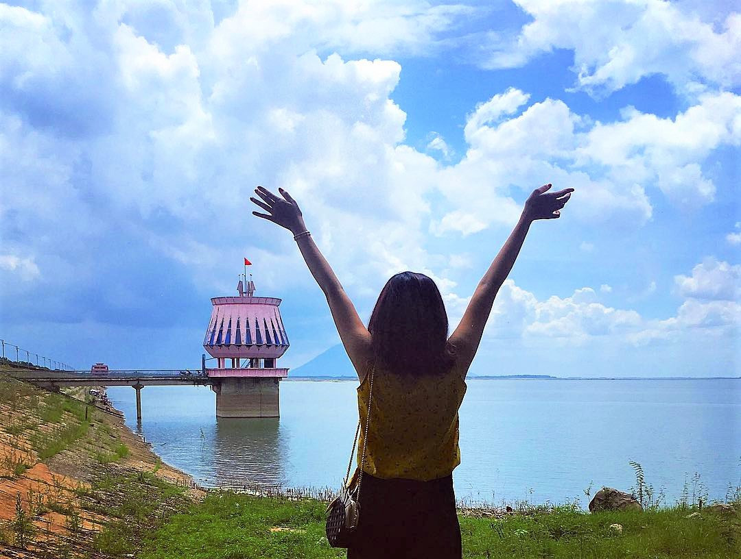 Huyện Dương Minh Châu hiện có 11 đơn vị hành chính cấp xã. Ngoài huyện lỵ là thị trấn Dương Minh Châu, huyện còn có 10 xã, gồm: Bàu Năng, Bến Củi, Cầu Khởi, Chà Là, Lộc Ninh, Phan, Phước Minh, Phước Ninh, Suối Đá và Truông Mít. Ảnh: @nhuycaongo.