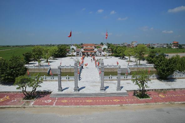 Theo "Lịch triều hiến chương loại chí", làng Cổ Trai, huyện Nghi Dương (nay thuộc huyện Kiến Thụy) của thành phố Hải Phòng là quê hương của thái tổ Mạc Đăng Dung. Ông là người đã khai lập triều Mạc, tồn tại trong thế kỷ 16, 17.