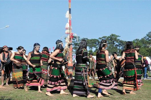 Địa bàn thành phố Gia Nghĩa có 19 dân tộc cùng sinh sống, trong đó có người M’Nông, người Gia Rai, người Ê Đê.