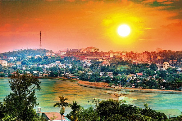 Sau khi được nâng cấp lên thành phố, Gia Nghĩa có 8 đơn vị hành chính, gồm 6 phường: Nghĩa Đức, Nghĩa Phú, Nghĩa Tân, Nghĩa Thành, Nghĩa Trung, Quảng Thành và 2 xã: Đắk Nia, Đắk R'Moan.