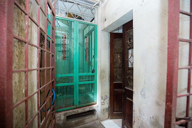 Tuy có diện tích siêu nhỏ nhưng do nằm ở vị trí đắc địa, ngay sát mặt đường lớn thuộc dự án Vành đai 2 nên theo giá thị trường, căn nhà số 91 Đại La có vẫn có giá khoảng 3 tỷ đồng, tương đương với khoảng 400 triệu/m2 đất.