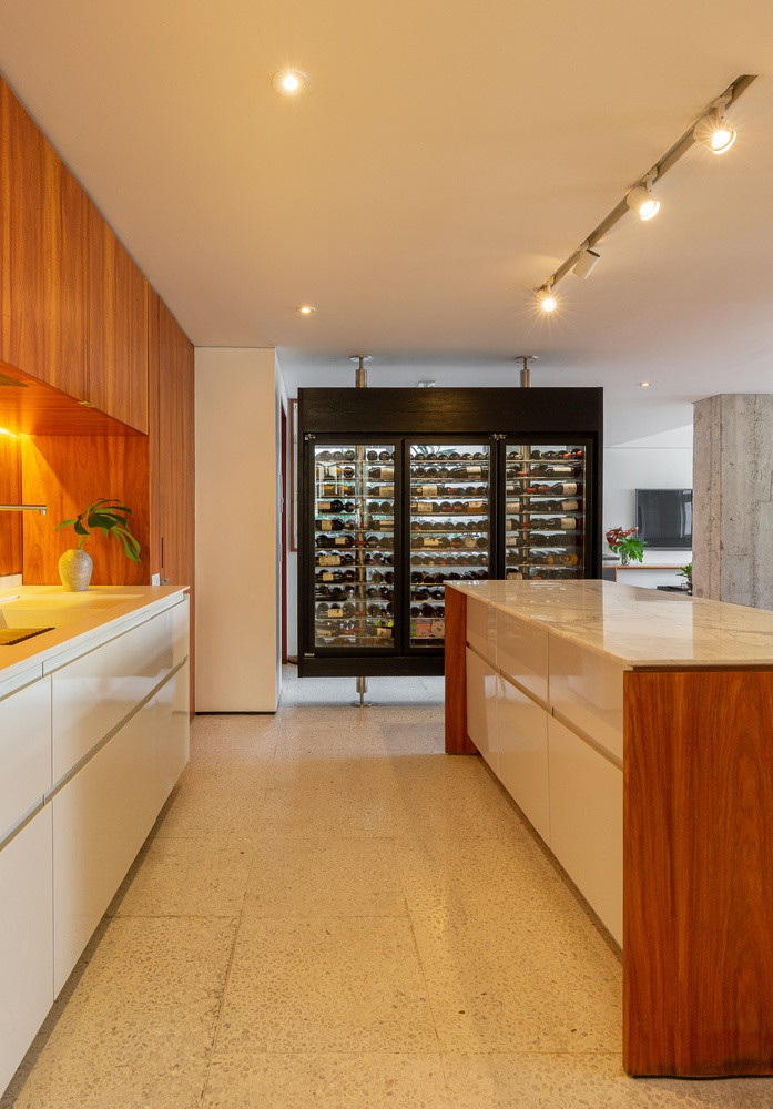 Tủ rượu vang được đánh giá là một trong những thách thức lớn nhất cho đội ngũ thiết kế bởi có yêu cầu cao về mặt thẩm mỹ, đồng thời đảm bảo về kỹ thuật và thiết bị để dự trữ rượu.