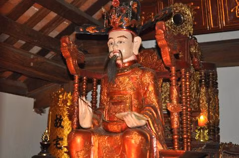 Lê Văn Thịnh là người làng Đông Cứu, nay là thôn Bảo Tháp, huyện Gia Bình, tỉnh Bắc Ninh. Ông là thủ khoa đầu tiên của nền giáo dục nước ta. Lê Văn Thịnh đỗ đầu trong kỳ thi Minh Kinh bác học và Nho học tam trường năm 1075 dưới thời vua Lý Nhân Tông.