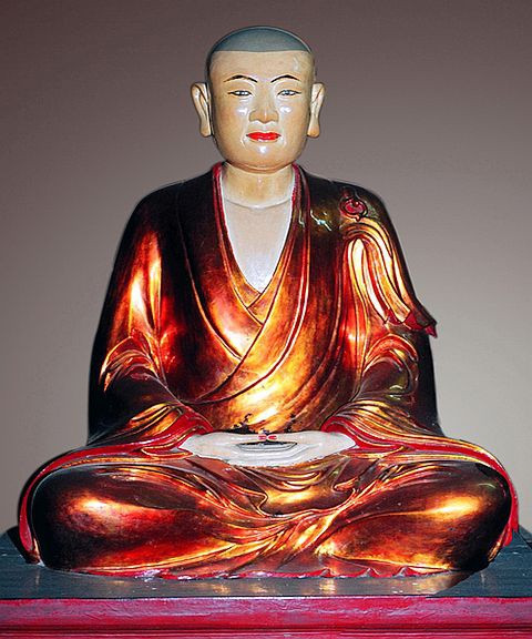 Lý Đạo Tái (1254-1334) quê ở huyện Gia Bình, tỉnh Bắc Ninh ngày nay. Năm 1272, ông thi đỗ trạng nguyên và ra làm quan dưới thời vua Trần Thánh Tông. Sau đó chán ngán sự đời đen bạc, ông xuất gia đi tu với pháp danh Huyền Quang. Lý Đạo Tái là vị trạng nguyên duy nhất trong sử Việt xuất gia tu hành.