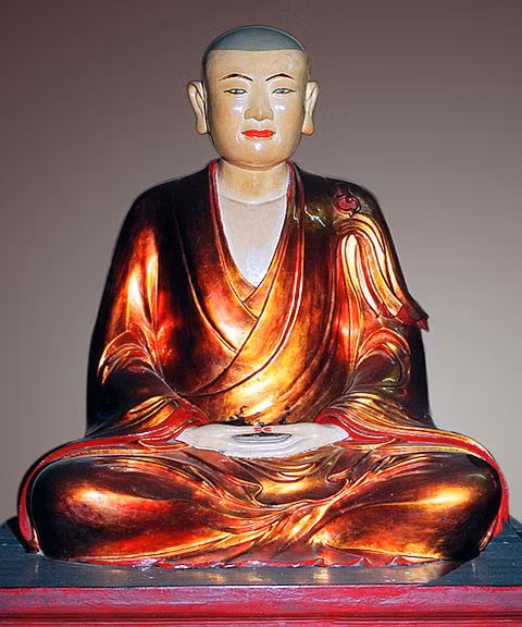 Lý Đạo Tái (1254-1334) quê ở huyện Gia Bình, tỉnh Bắc Ninh ngày nay. Năm 1272, ông thi đỗ trạng nguyên và ra làm quan dưới thời vua Trần Thánh Tông. Sau đó chán ngán sự đời đen bạc, ông xuất gia đi tu với pháp danh Huyền Quang. Lý Đạo Tái là vị trạng nguyên duy nhất trong sử Việt xuất gia tu hành.