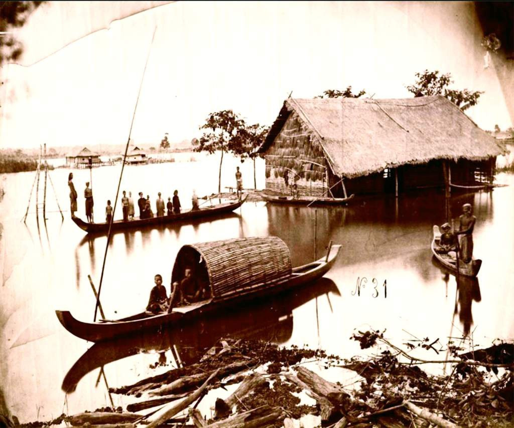 Bức ảnh chụp rạch Thị Nghè những năm 60 của thế kỷ 19 với nhà tranh, con thuyền nhỏ. Khi quy hoạch, người Pháp giới hạn thành phố bao quanh rạch Thị Nghè, Bến Nghé và sông Sài Gòn. Khu vực này tương ứng quận 1 ngày nay.