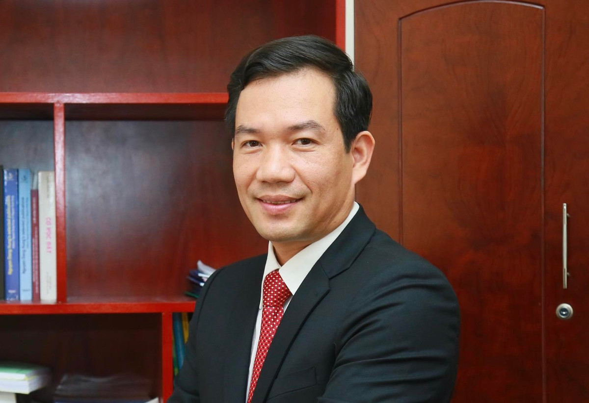 Giáo sư trẻ nhất năm 2022: Tôi học tử tế để thoát khỏi nghèo khổ Giao su tre nhat nam 2022: Toi hoc tu te de thoat khoi ngheo kho