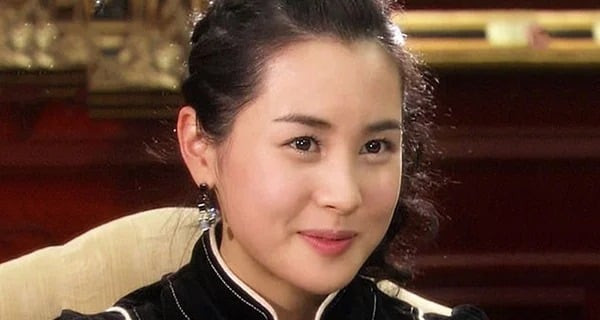 Người phụ nữ biết yêu thương bản thân mình, chú trọng chăm sóc gia đình, có tâm hồn trong sạch, suy nghĩ sạch sẽ chủ động hạn chế tiếp xúc với những người đàn ông khác. Họ biết giữ gìn thể diện cho chồng và giữ cho gia đình luôn hạnh phúc, êm ấm.