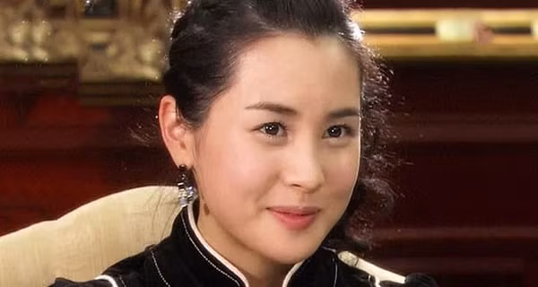 Người phụ nữ biết yêu thương bản thân mình, chú trọng chăm sóc gia đình, có tâm hồn trong sạch, suy nghĩ sạch sẽ chủ động hạn chế tiếp xúc với những người đàn ông khác. Họ biết giữ gìn thể diện cho chồng và giữ cho gia đình luôn hạnh phúc, êm ấm.