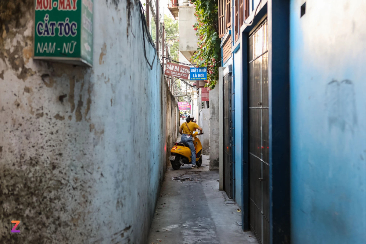 Các ngõ 127, 155, 105 Nguyễn Trãi; ngõ 126, 144 đường Thượng Đình có lối đi rất nhỏ, nhiều lối ngoặt, có những đoạn rộng chỉ hơn 1 m, phương tiện đi lại ở 2 chiều khó tránh nhau. Đã có trường hợp xe máy đâm vào người đi bộ khi lưu thông trong ngõ vào giờ cao điểm, hay xảy ra cãi vã vì ùn tắc.