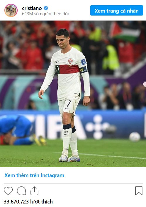  9. Cristiano Ronaldo: Bức ảnh Ronaldo thất vọng rời khỏi sân sau trận thua của Bồ Đào Nha trước Morocco, đánh dấu sự ra đi của đội tuyển này ở sân chơi World Cup xếp vị trí thứ 9. 