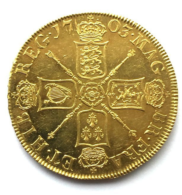 Bà ấy không biết gì về nó cả và những đứa con đã trưởng thành của bà cũng vậy. Tôi nghĩ rằng nó hẳn là đồ giả. Bà ấy để lại nó cho tôi để nghiên cứu thêm.