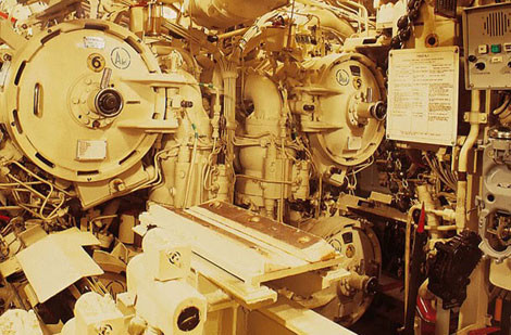 Khoang phóng ngư lôi trên tàu ngầm Kilo Project 877EKM của Ấn Độ.