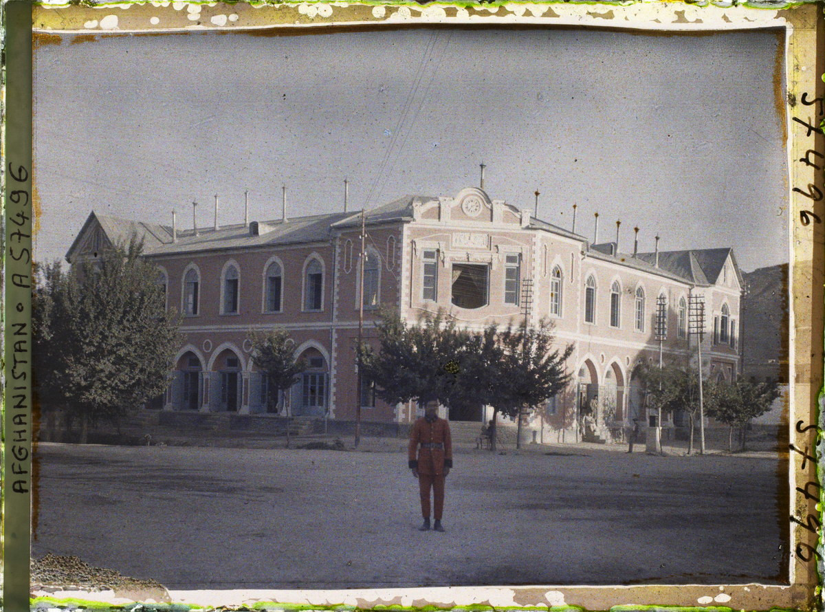 Le Café Wali - một khách sạn thuộc sở hữu của chính phủ và chỉ phục vụ người nước ngoài ở Kabul.