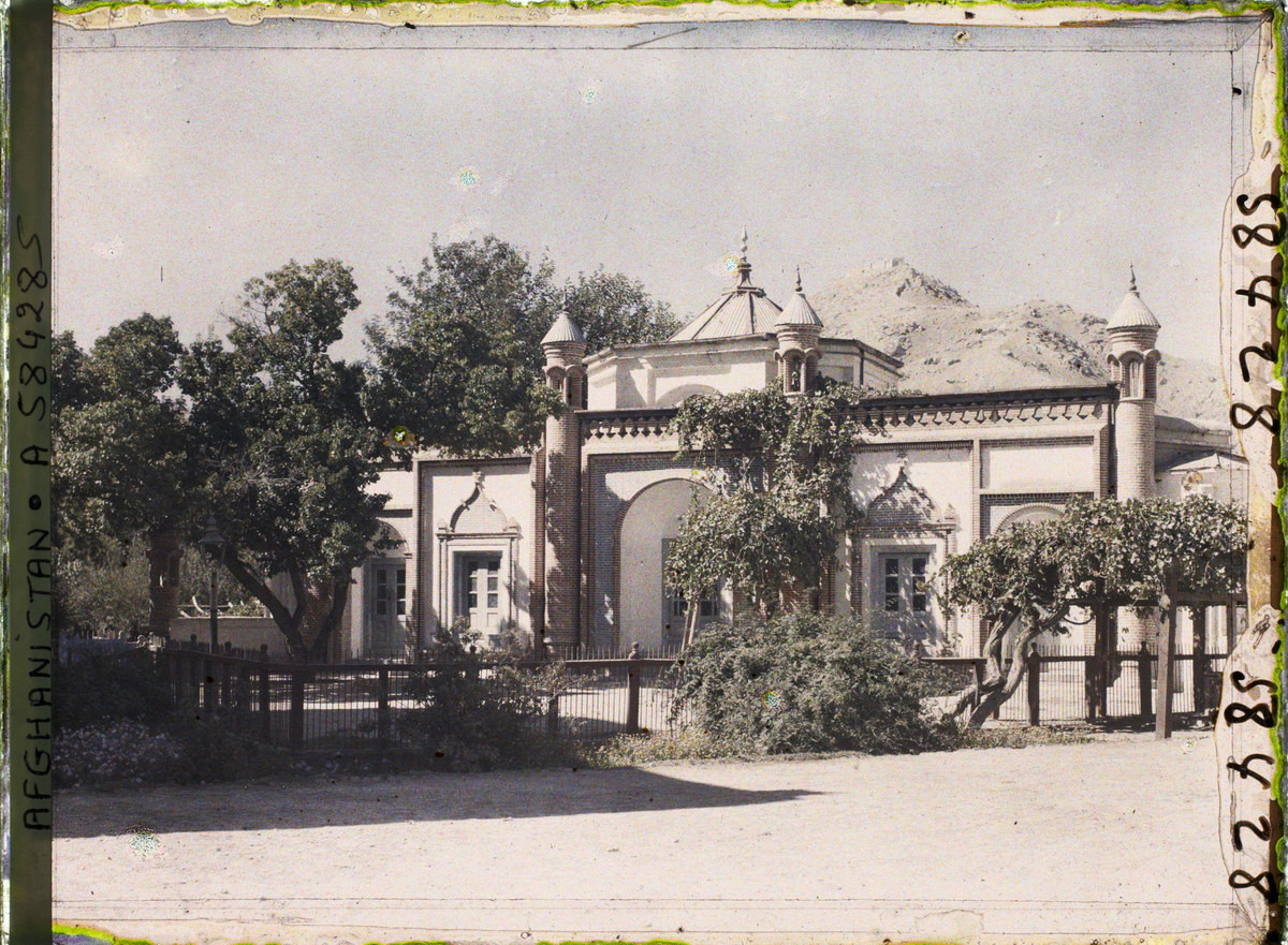 Nhà thờ Hồi giáo bên cạnh lăng Abdur Rahman, vị thủ lĩnh có công thống nhất các bộ tộc Afghanistan, qua đời năm 1901.