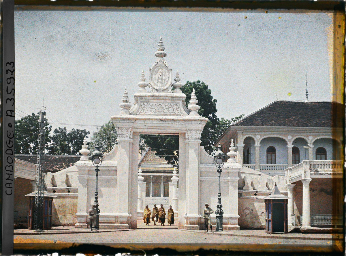 Cổng chính của cung điện hoàng gia Phnom Penh.