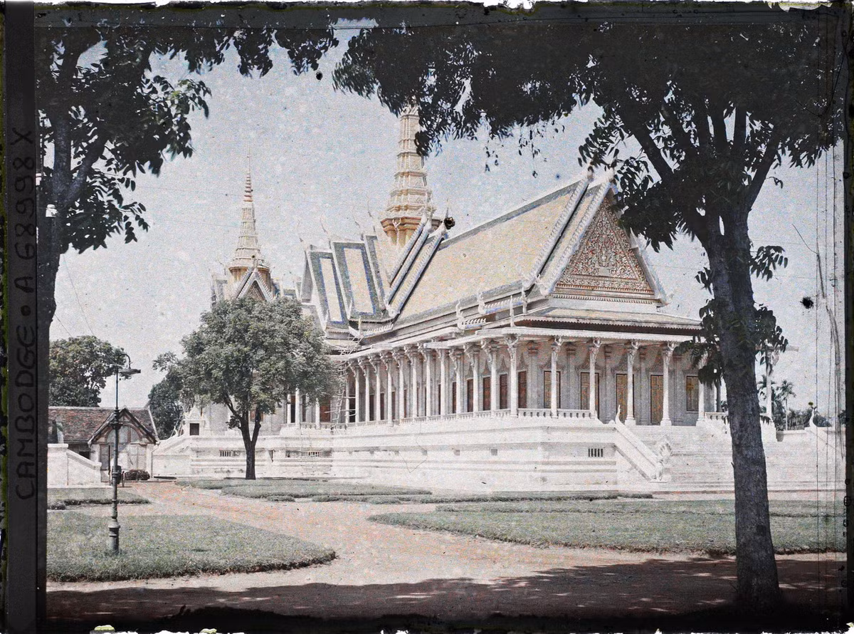 Góc nhìn khác về phòng khánh tiết.