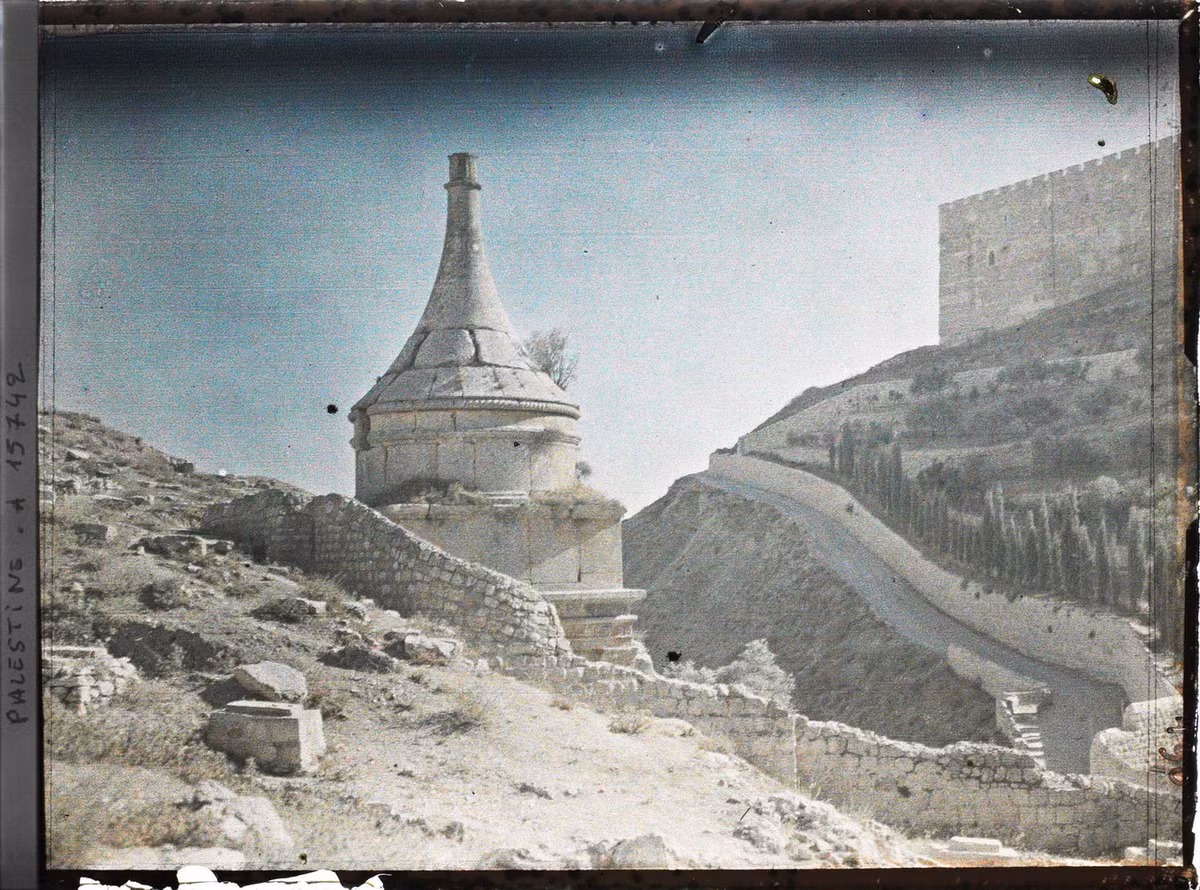 Lăng mộ Absalom ở thung lũng Kidron, nơi chôn cất Absalom, con trai thứ ba của David, vị vua thứ hai của Vương quốc Israel thống nhất.