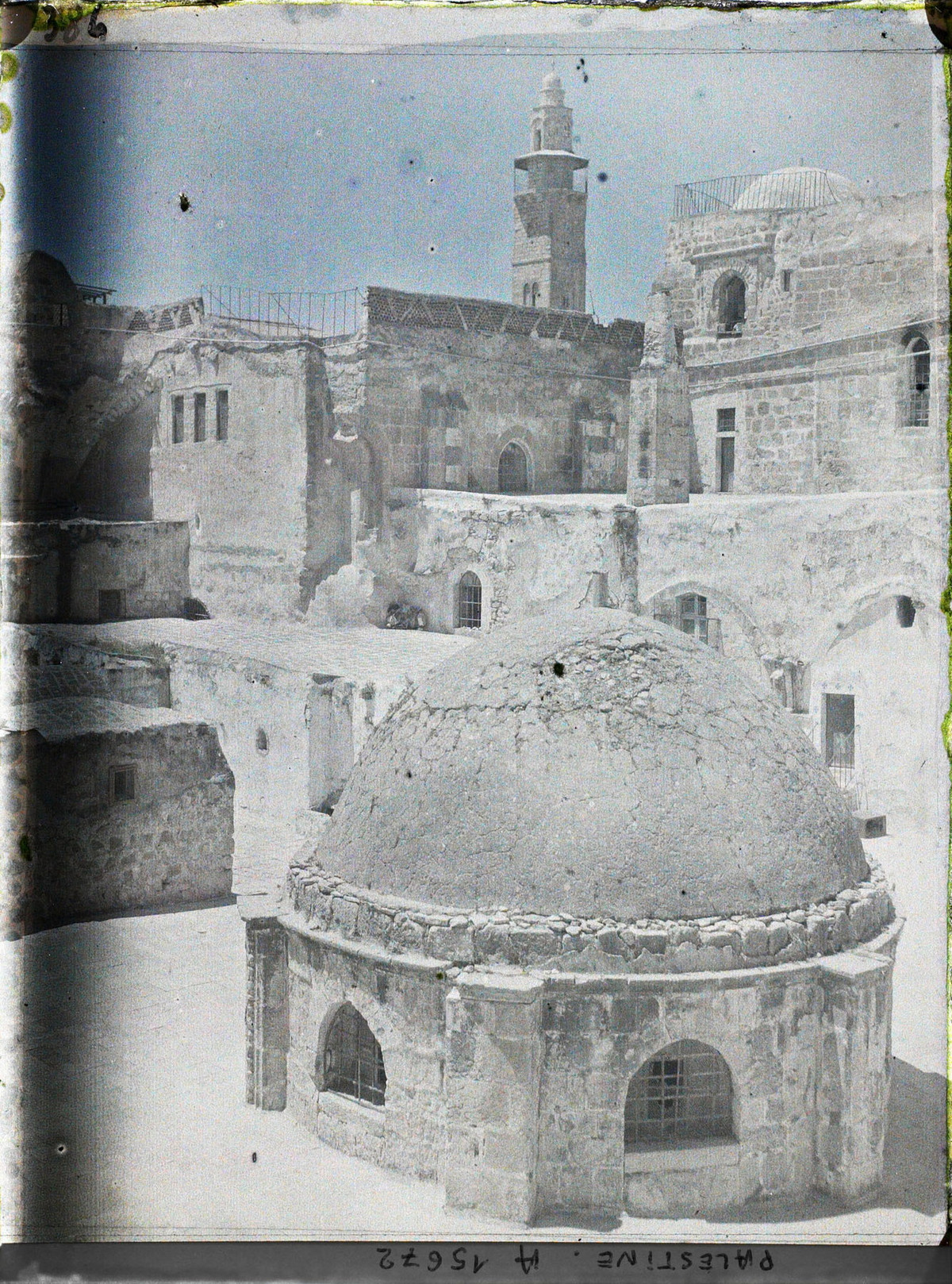 Mái vòm của hầm mộ Thánh Helena, trong khuôn viên nhà thờ Mộ Thánh.