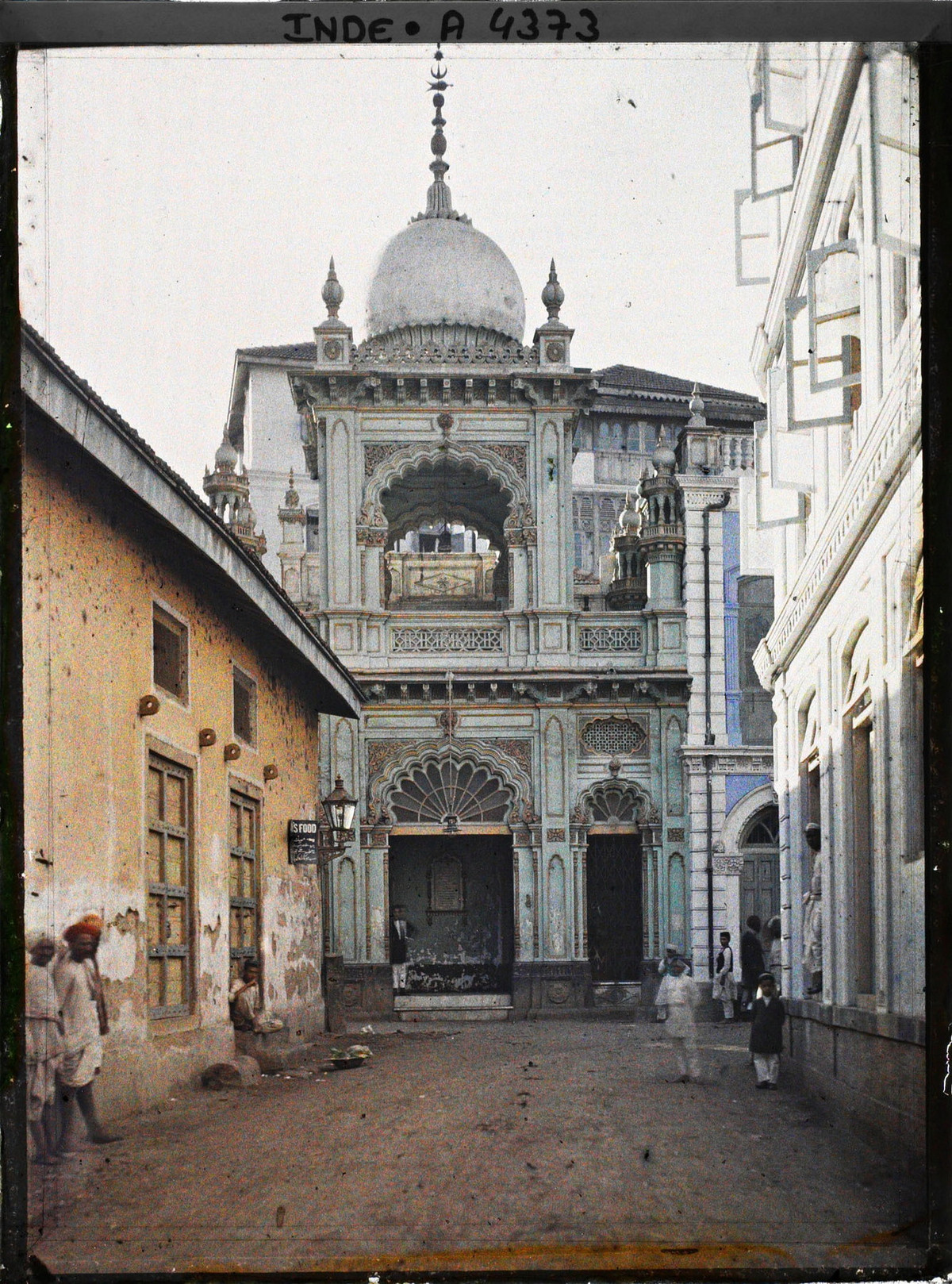 Cổng của một nhà thờ Hồi giáo ở Bombay.