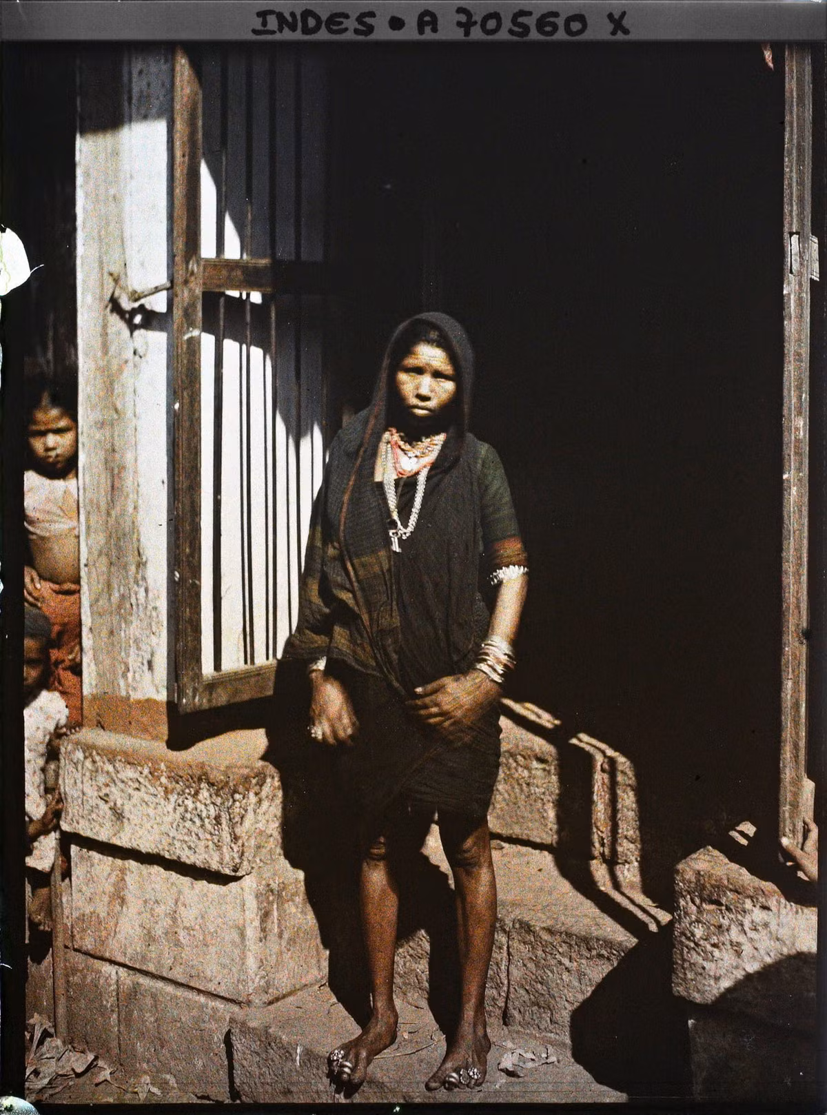 Một người phụ nữ thuộc dân tộc Koli.