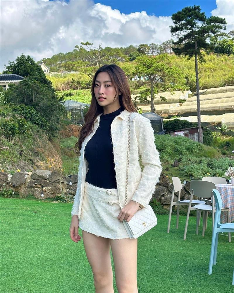 Luong Thuy Linh chi thich dien vay ngan khoe chan 1,22 m-Hinh-2