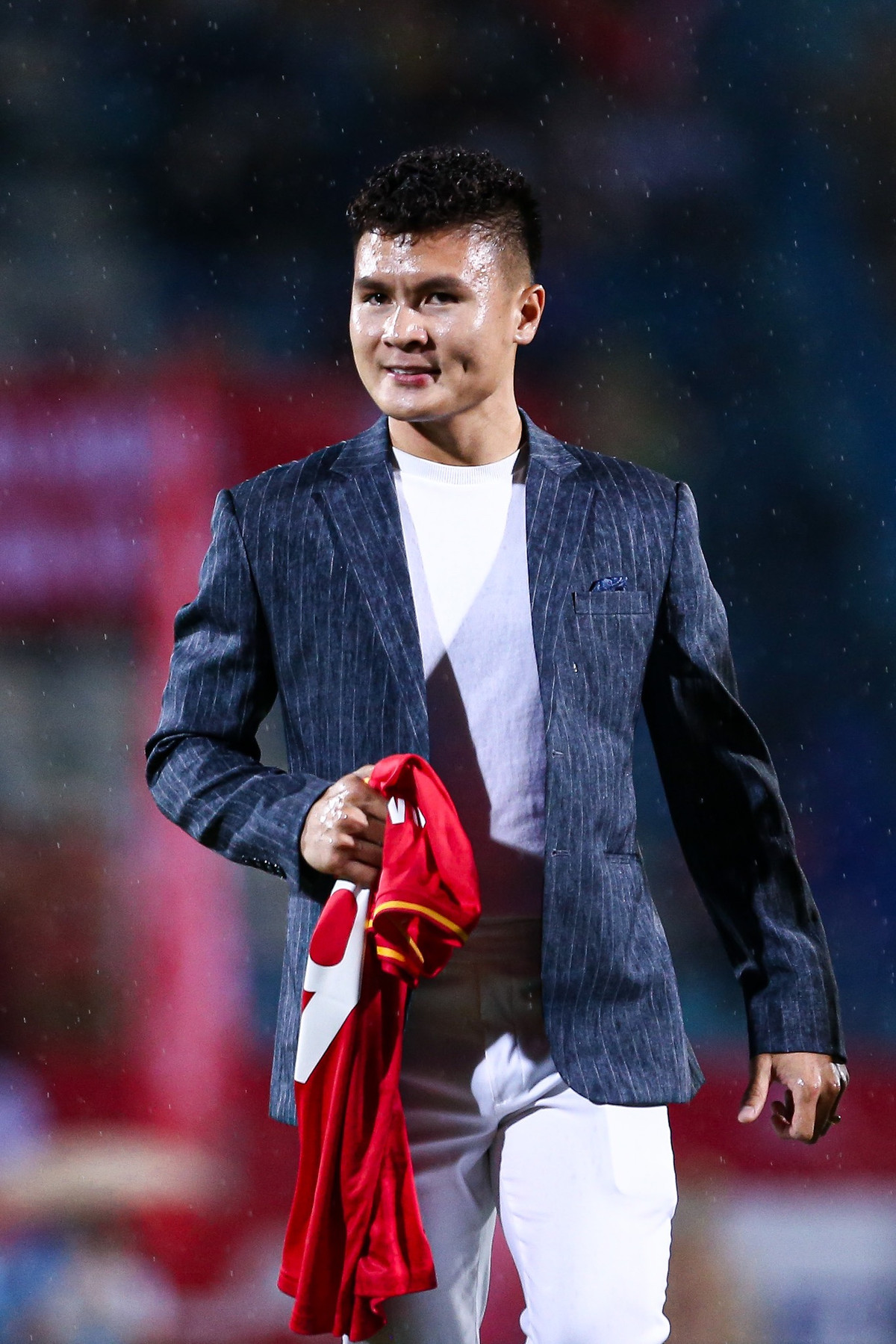 Quang Hai nhan dai ngo dang mo uoc khi tro ve Viet Nam thi dau