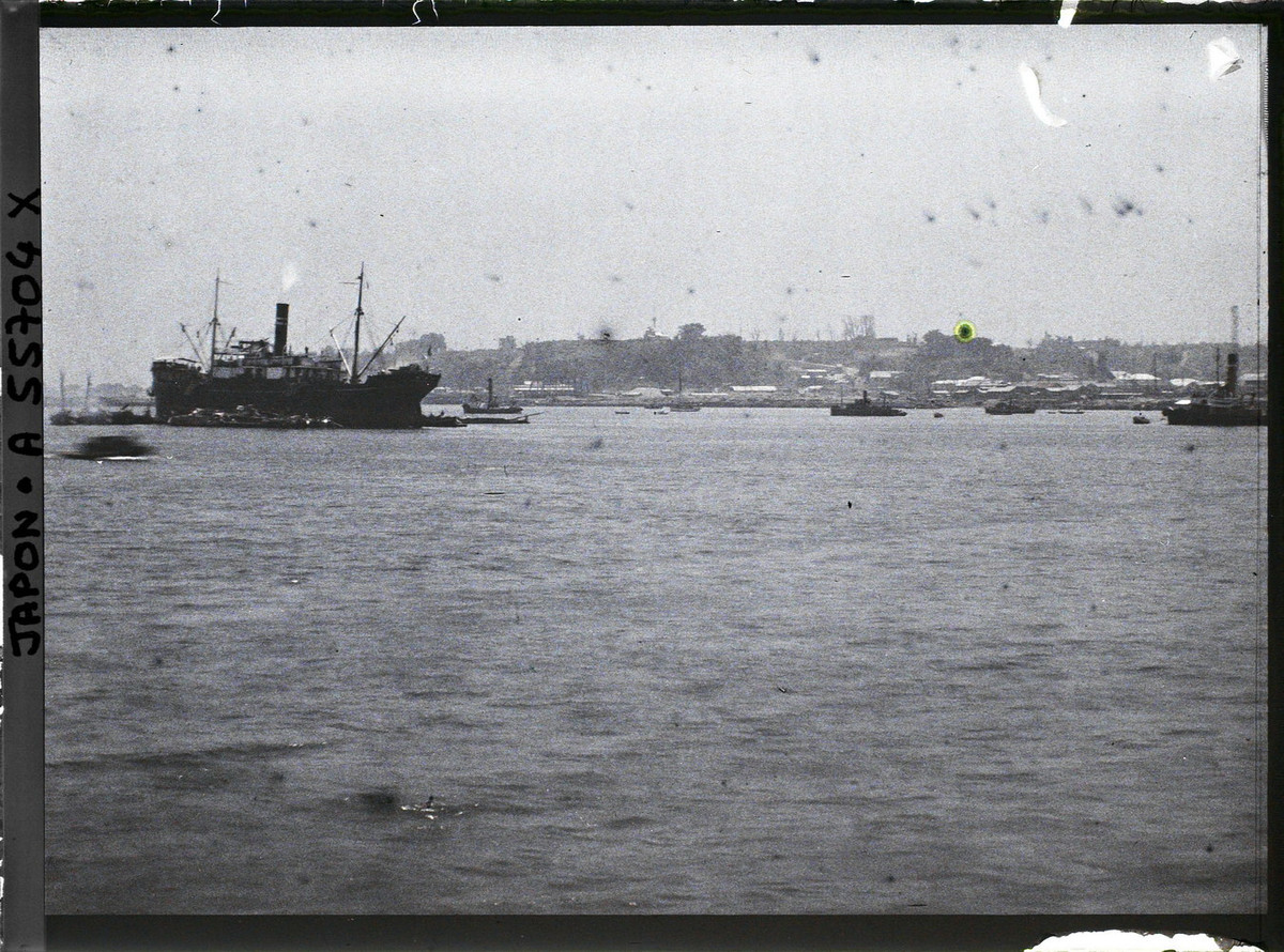 Một hình ảnh khác chụp từ cảng Yokohama.
