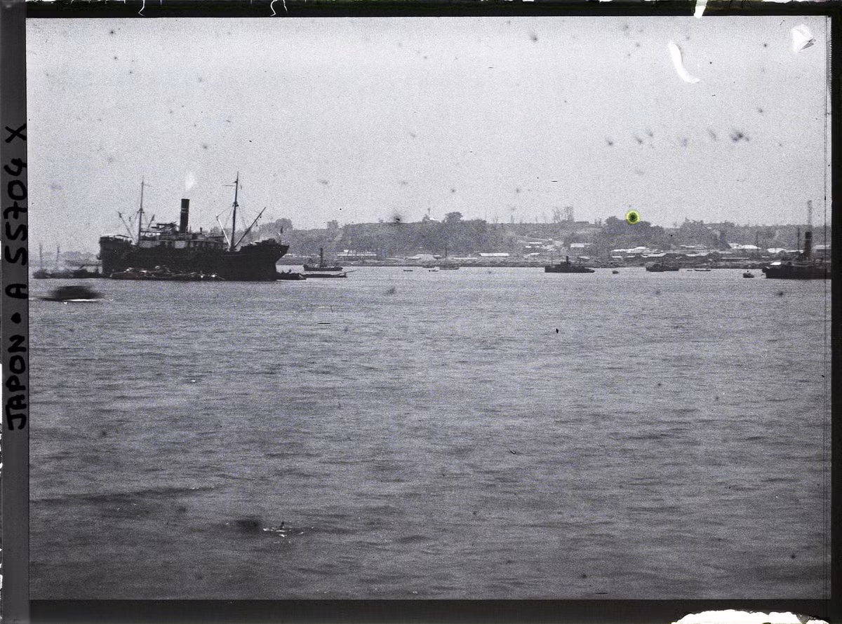 Một hình ảnh khác chụp từ cảng Yokohama.