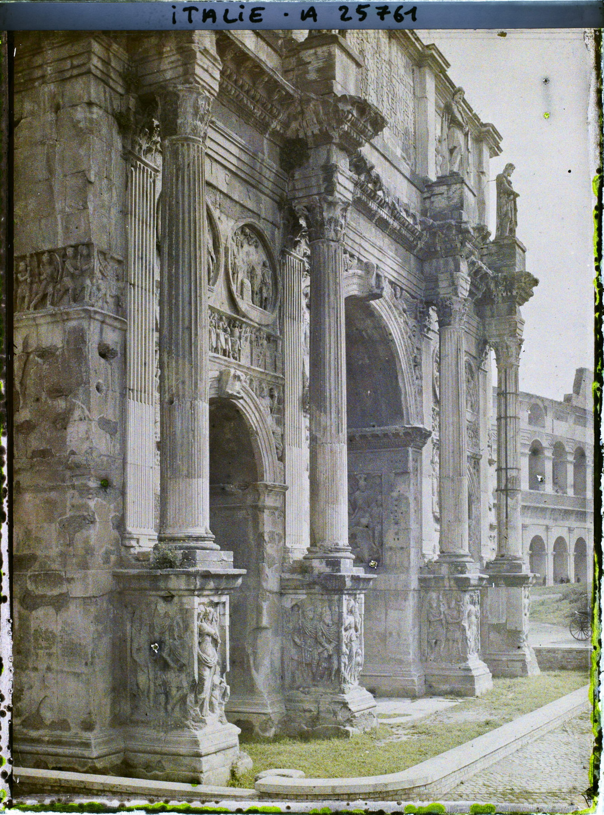 Cận cảnh Khải hoàn môn Constantinus.